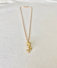 Load image into Gallery viewer, Gold Rose Choker
